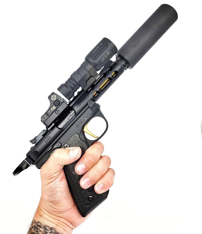 Sightmark's tweet photo. #FirearmFriday! What are your thoughts on this pistol? Definitely giving us Han Solo vibes. #Sightmark #MakeYourMark #MiniShot #MSpec 📷: Caleb Fisher https://t.co/E9hxMWhI7u
