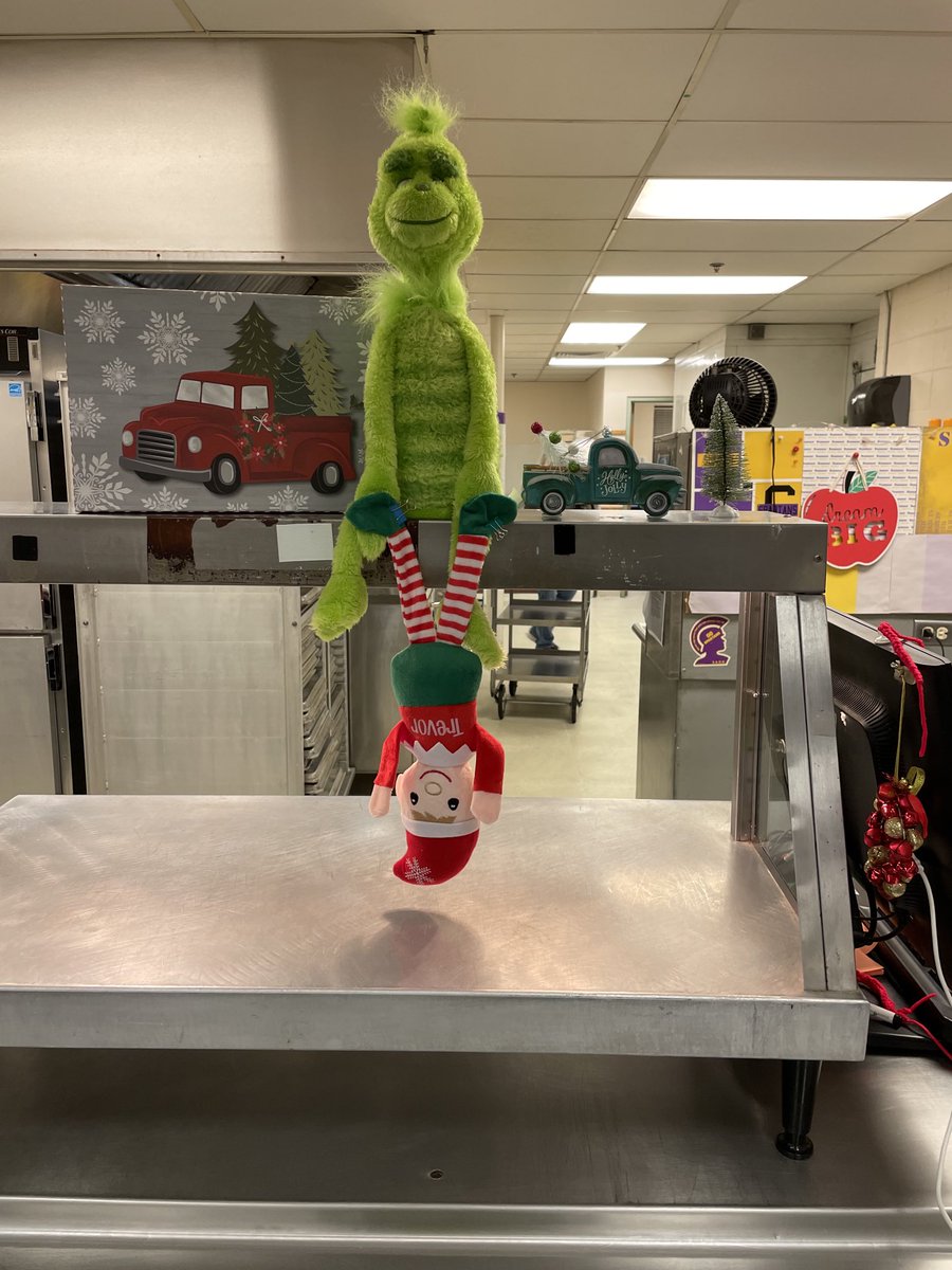 The grinch is here causing trouble this morning! ⁦<a href="/SumnerSpartans/">Sumner High School</a>⁩ ⁦<a href="/Sumnersdlunch/">SumnerSchool Lunch</a>⁩ ⁦@LaurieDent1⁩