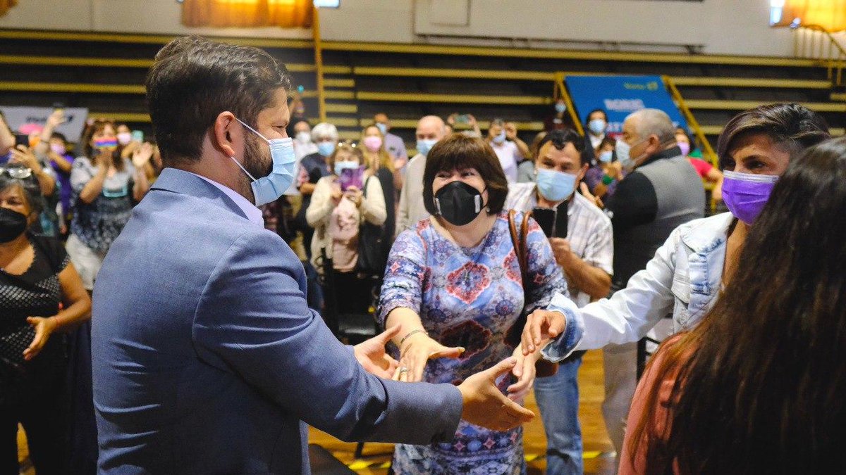 En San Bernardo reafirmamos nuestro compromiso de achicar la cancha al narco, mejorando calidad y eficiencia de policías. En los barrios vulnerables están cansados de la delincuencia para que familias y niños jueguen tranquilos.

¡Tras las rejas quienes deben estarlo!