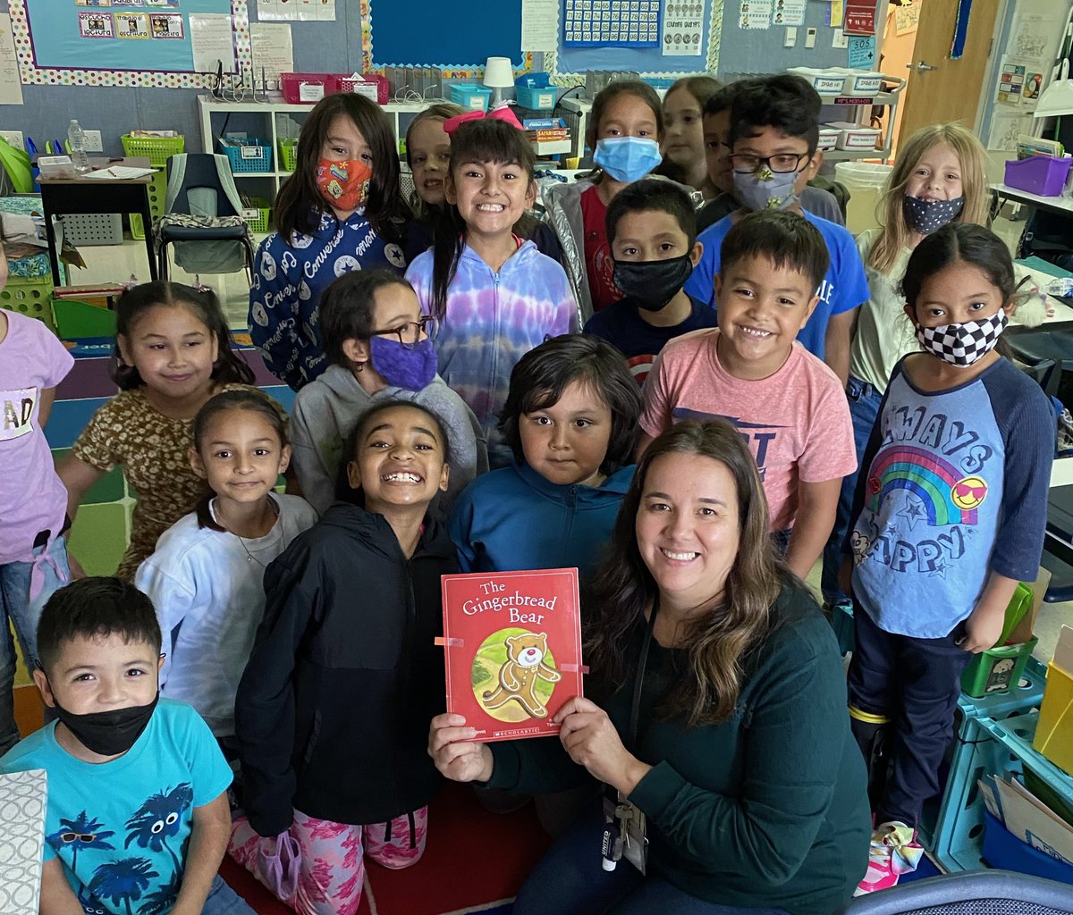 SoniaJasso98's tweet photo. Read Aloud with Kinder Dual Classrooms! So much fun! @PetersColonyES @Mcfadden_LISD @RebeccaChirinos  #LISDLAS #Iheartpces https://t.co/quShDcQzB6