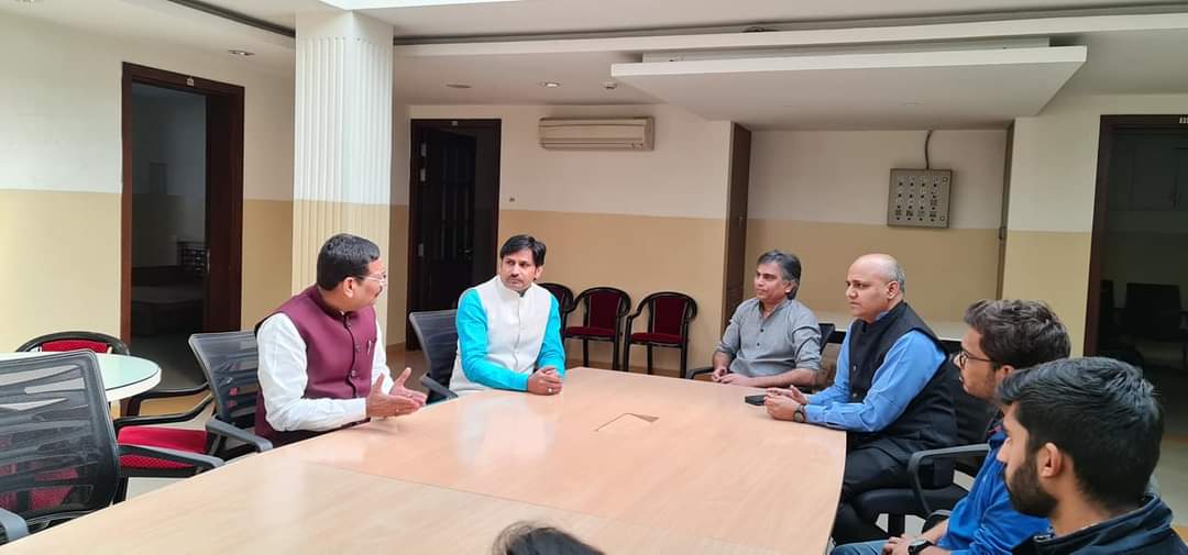 DrSumerSolanki1's tweet photo. आज नई दिल्ली में  राष्ट्रीय नीति एवं शोध पर राष्ट्रीय टीम के साथ महत्वपूर्ण विषयों पर चर्चा हुई।
जनजाति विकास विषयों पर विशेष महत्व की चर्चा हुई।
@narendramodi @JPNadda @AmitShah @blsanthosh @v_shrivsatish @ChouhanShivraj @vdsharmabjp @SuhasBhagatBJP @HitanandSharma https://t.co/g7JpFjmtGO