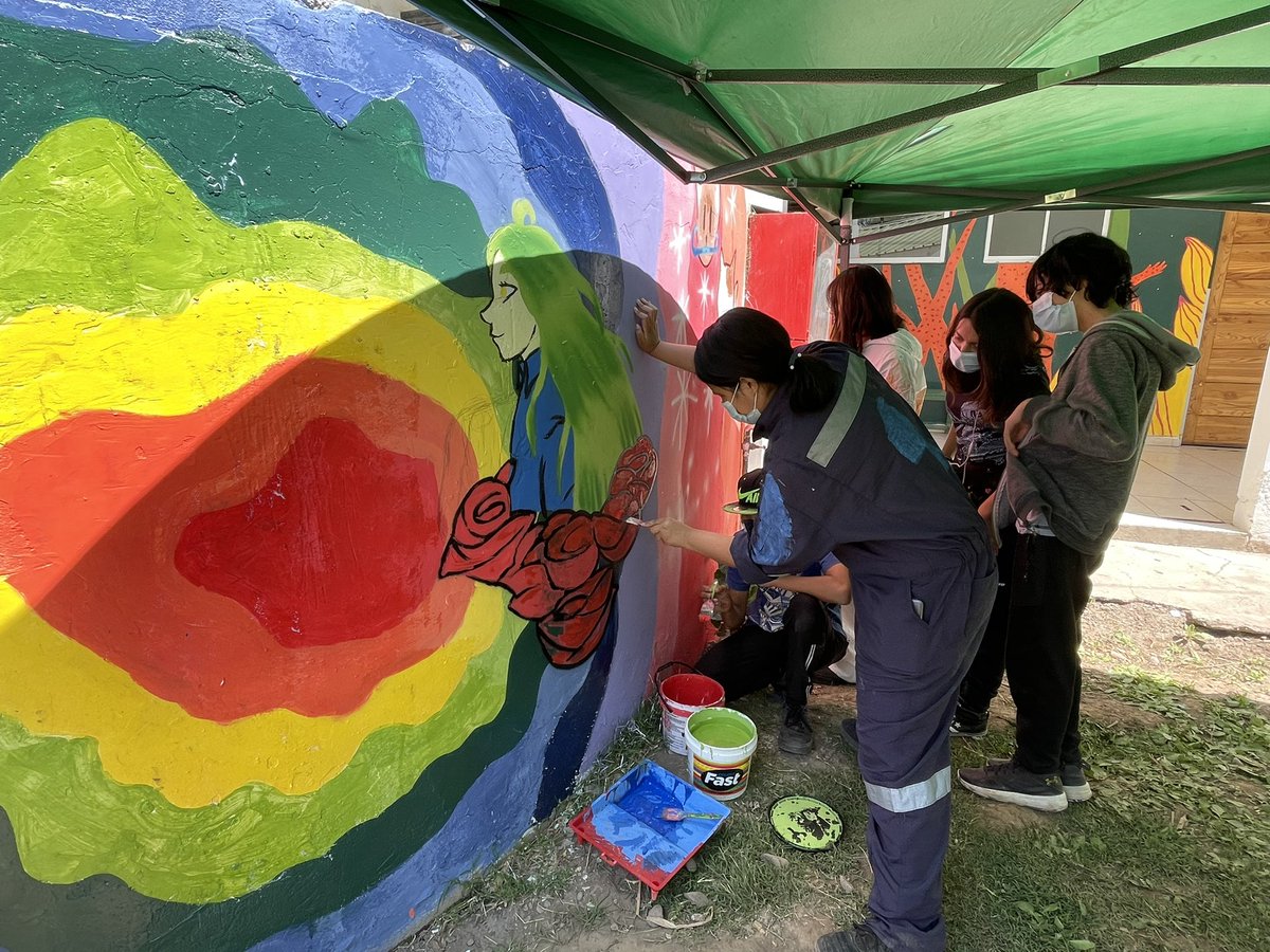 bajvalpo's tweet photo. Ya estamos en el cierre del taller de Muralismo en el Liceo Técnico Pedro Aguirre Cerda de Calle Larga 🙌💖 https://t.co/p8PUEPwbnZ