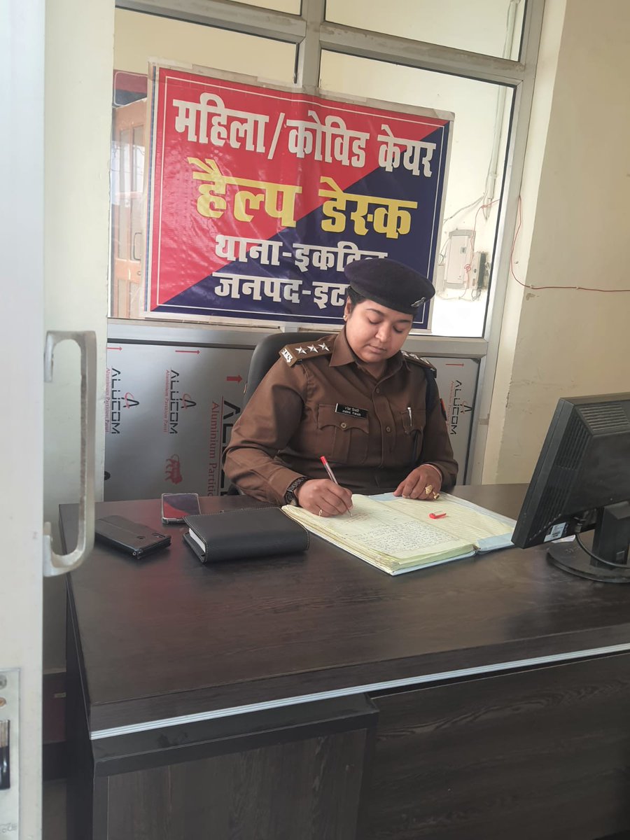 मिशन शक्ति अभियान फेज-3 के अंतर्गत <a href="/snehadysp_upp/">Sneha</a> द्वारा विभिन्न थानों पर जाकर महिला हेल्प डेस्क के अभिलेखों के रखरखाव, फरियादी महिलाओं की सुविधाओं व थानों पर महिला आरक्षियों के रहने की व्यवस्था का निरीक्षण कर पीड़ित महिलाओं के घर जाकर पुलिस द्वारा की गई कार्यवाही का आकलन किया।