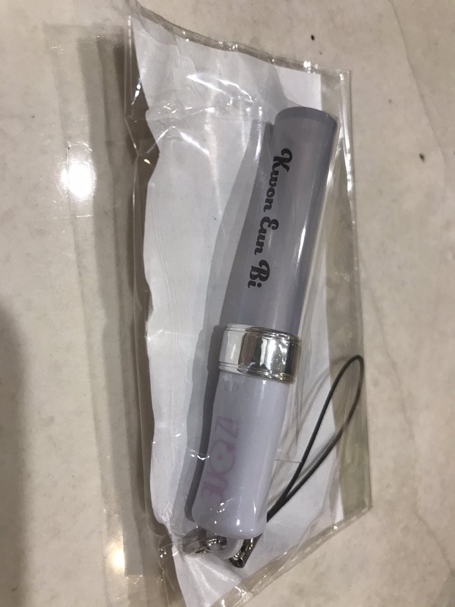 theoperose_w's tweet photo. Kwon Eunbi and Kim Chaewon Lightstick
#TheOperose #WoollimConcertRPTL https://t.co/0ZaGRl6PEI