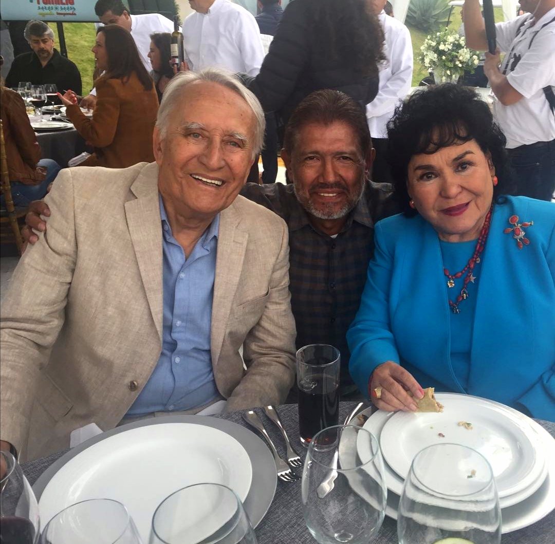 PatoCastillofic's tweet photo. Los #MejoresMomentos #PatricioCastillo y #CarmenSalinas en #MMTMF hoy, ya están en un lugar mejor, sin duda. Recordemos con alegría estos momentos que llevaremos por siempre en el corazón. @CarmenSalinasLo #PatoCastillo #SilviaPinal @osoriojua @MiMaridoFamOf @Canal_Estrellas https://t.co/I6SIu9jnHI