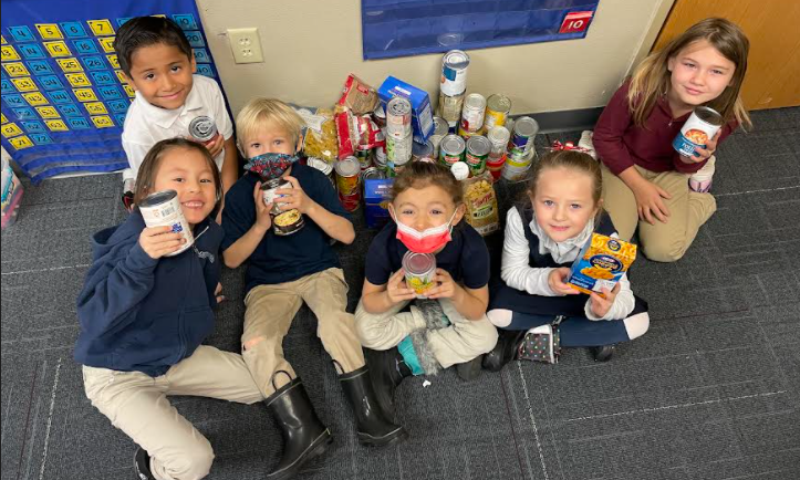 EntheosUT's tweet photo. 1st graders kicking off our food drive! #FridayFeeling #service #kidsrock #student https://t.co/ASAQdG0B0m