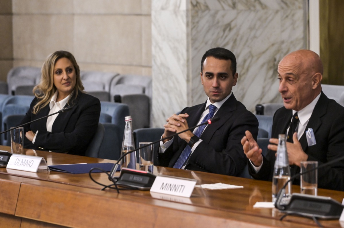 #DiMaio e #Minniti alla Farnesina. 

Tutte le foto della presentazione di #Decode39 ⬇️

🔗 formiche.net/gallerie/di-ma…