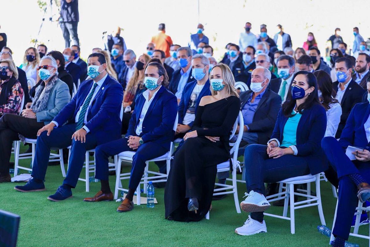 Con apoyo del gobernador <a href="/diegosinhue/">Diego Sinhue Rodríguez Vallejo</a> y Grupo Pachuca, <a href="/AleGutierrez_mx/">𝗔𝗹𝗲 𝗚𝘂𝘁𝗶𝗲́𝗿𝗿𝗲𝘇</a> inaugura el Complejo La Esmeralda, que albergará a deportistas de <a href="/clubleonfc/">Club León</a>⚽️ con instalaciones autosustentables, paneles solares☀️, riego ecológico de canchas♻️ y huertos🥙

Alejandra Gutiérrez Pdta #ANAC