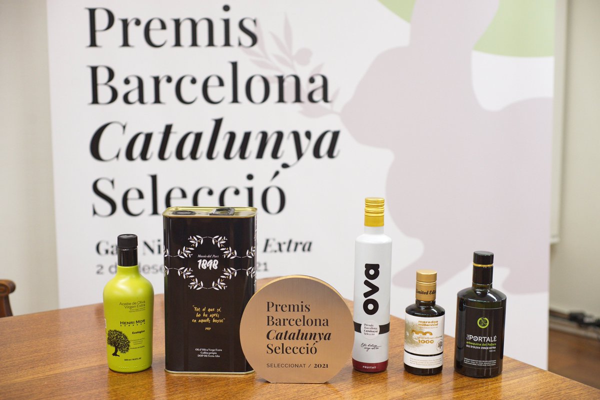 DiputacioGirona's tweet photo. 👏Entre els premiats hi ha l'Oli de Varietats Antigues – OVA elaborat a #Arbúcies, a la comarca de la #Selva, als peus del #Montseny. 

🏅El diputat @jordi_camps hi ha lliurat aquest guardó. 

👏Moltes felicitats! https://t.co/Yw0aOyLJ3Z