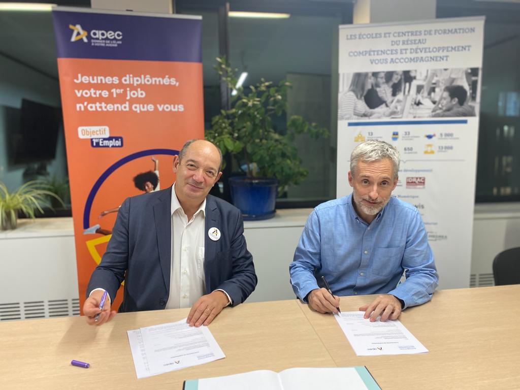 SUP_DE_COM's tweet photo. Le réseau #Competences&amp;Développement renouvelle pour 2 ans sa convention de partenariat avec l'@Apecfr 🤝 Notre école est heureuse de faire partie du réseau C&amp;D et d'aider ainsi activement les étudiants dans leur insertion professionnelle 🙌🏼
#SDC #SupDeCom #FaiteLaDifference https://t.co/IseHDW88Gu