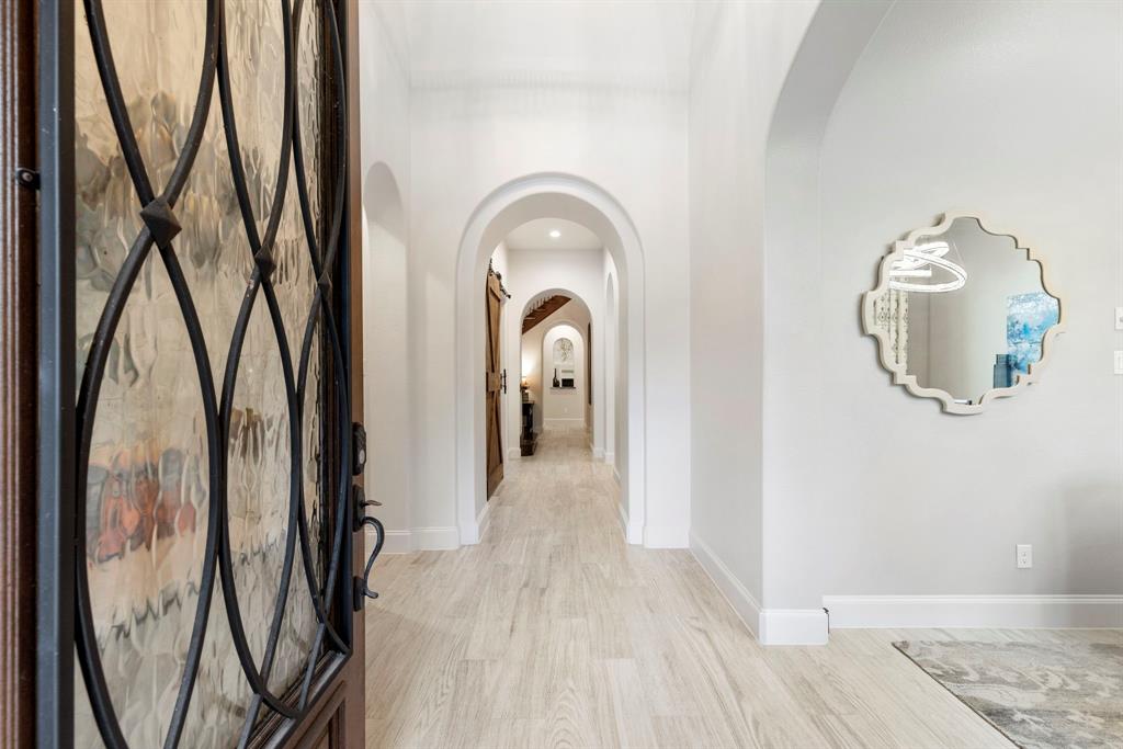 msrerealty's tweet photo. With the solutions-driven mindset of a startup &amp; the sophistication of a luxury brand, the Martin Shanahan Team is proud to serve the Houston market. We are so thankful to have an expansive customer referral base &amp; consistent repeat clients. https://t.co/QSKNfog4aU