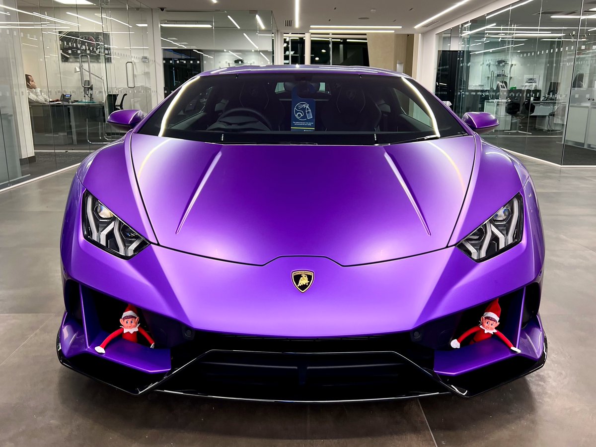Peek-a-boo, we see a striking Huracan in Viola Pasifae😍💜

#Lamborghini #LamborghiniLeicester #LamborghiniHuracanEvo