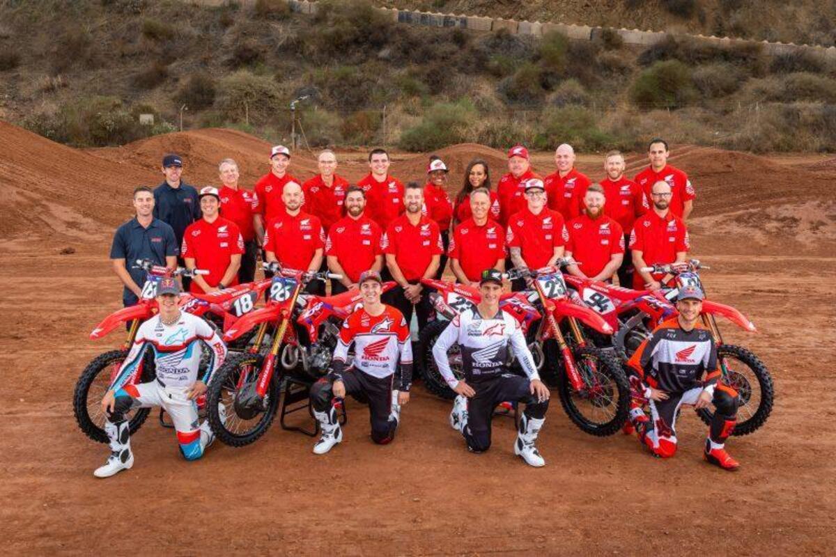 vbikestore's tweet photo. https://t.co/APg7ZIe7ju | News dal mondo dell'Offroad |  Il Team Honda HRC presenta la formazione 2022 nel Motocross USA https://t.co/tYZTaHeKR8  | Ride with Us. https://t.co/GGiB8CvQAN