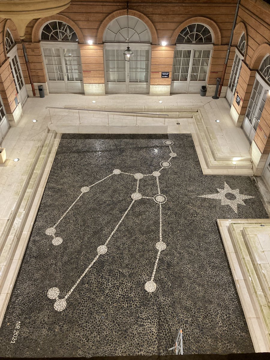 C’est beau une cour d’honneur rénovée la nuit! Tribunal judiciaire de #Montauban . #TarnetGaronne