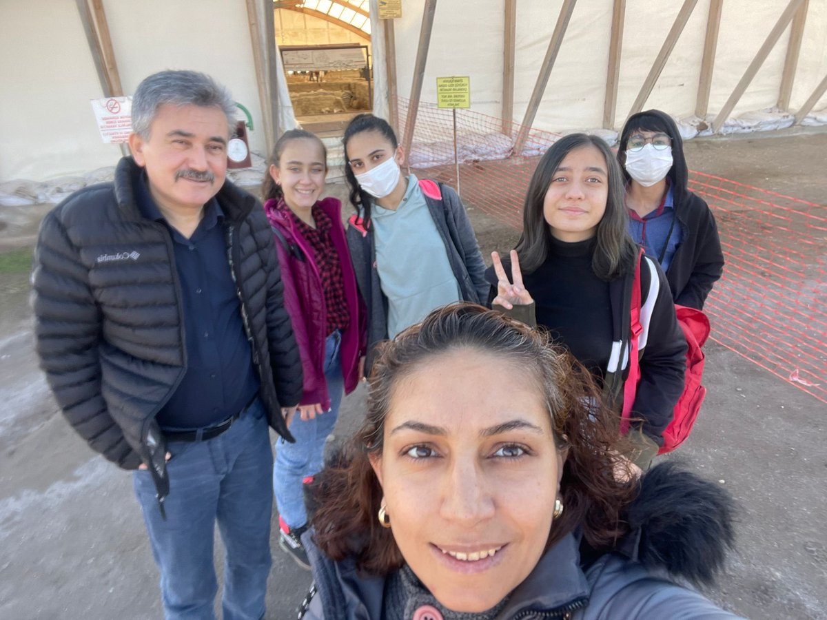 Öğretmen ve öğrencilerimizin proje kapsamında Çatalhöyük gezisinden kareler Biz iyi bir aileyiz <a href="/mustafakoca42/">Mustafa Koca</a> <a href="/meramMEM/">Meram İlçe MEM</a> <a href="/servetal61/">Servet ALTUNTAŞ</a> <a href="/SeyitAliBuyuk/">Seyit Ali Büyük</a> <a href="/konyamem/">Konya İl MEM</a>