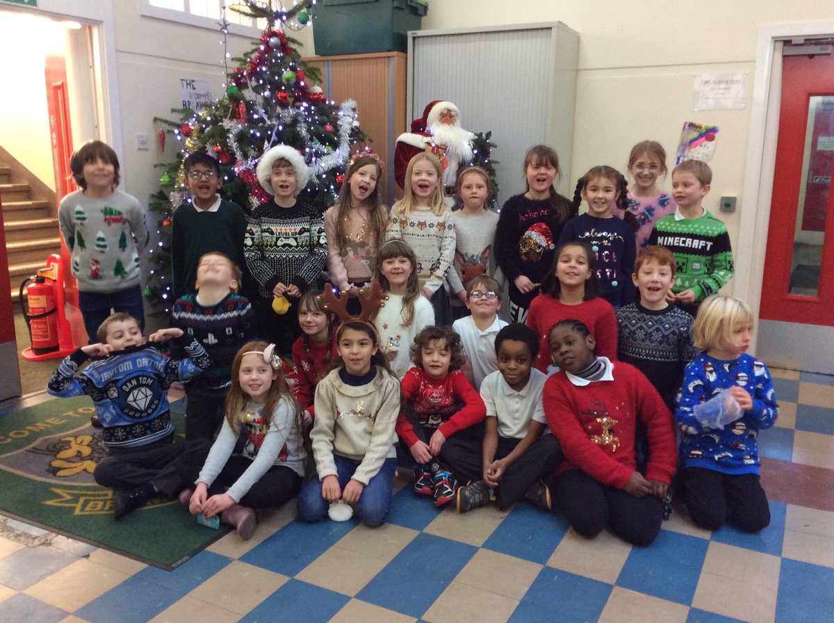 P3/4 r13 were learning about what Save the Children spent our donations on.  We also upcycled some jumpers.  #ChristmasJumperDay <a href="/SchoolBroomhill/">BroomhillSchool</a> <a href="/MrKingBroomhill/">Mr King</a>