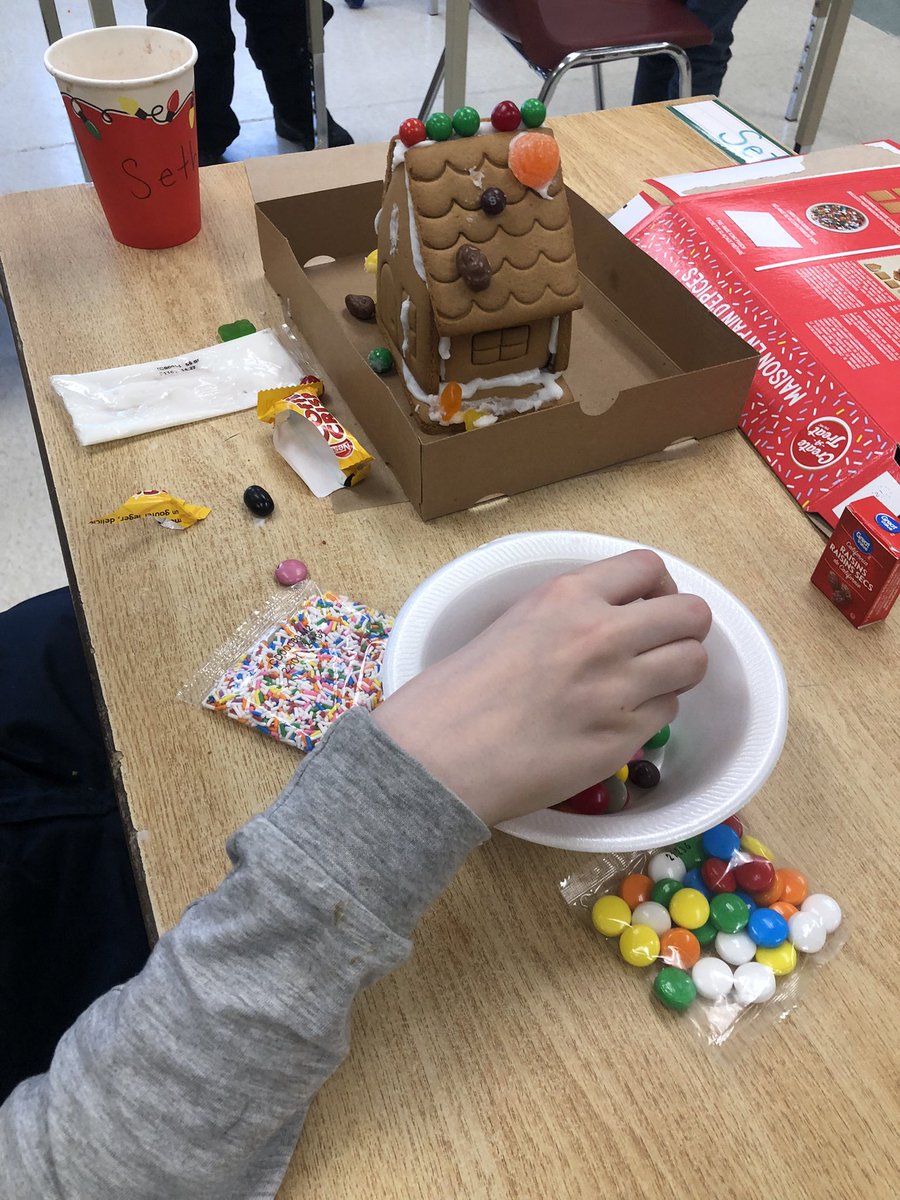 teachtempleton's tweet photo. Winter fest at @HPprincipal1 #HuronPark for Mental Health and Wellness! Gingerbread making contest in the learning centre means 10 awesome creations❄️☃️ https://t.co/F49rWCb4cN