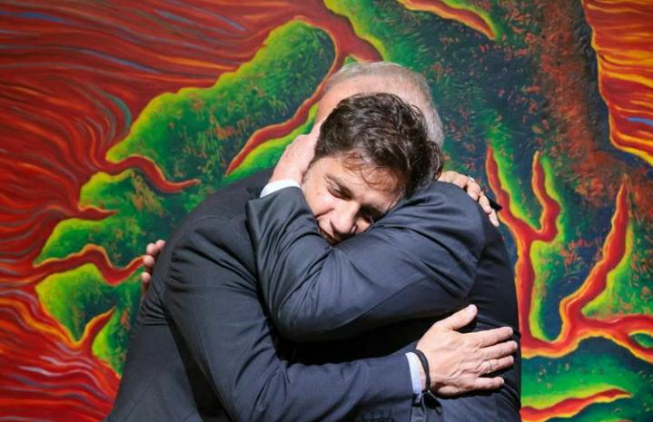 AgenciaElVigia's tweet photo. La foto de @LulaOficial con el gobernador @Kicillofok https://t.co/J7BOJpCzHJ
