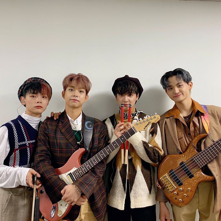 seungmohaven's tweet photo. #shrangspace Lucy is a 4 member band under the company mystic story. The band consists of violinist Yechan, guitarist Sangyeop, Bassist Wonsang and Drummer Gwangil. They came back with the album Blue on 7th December with the title track Rolling Rolling https://t.co/iaomsep8bO