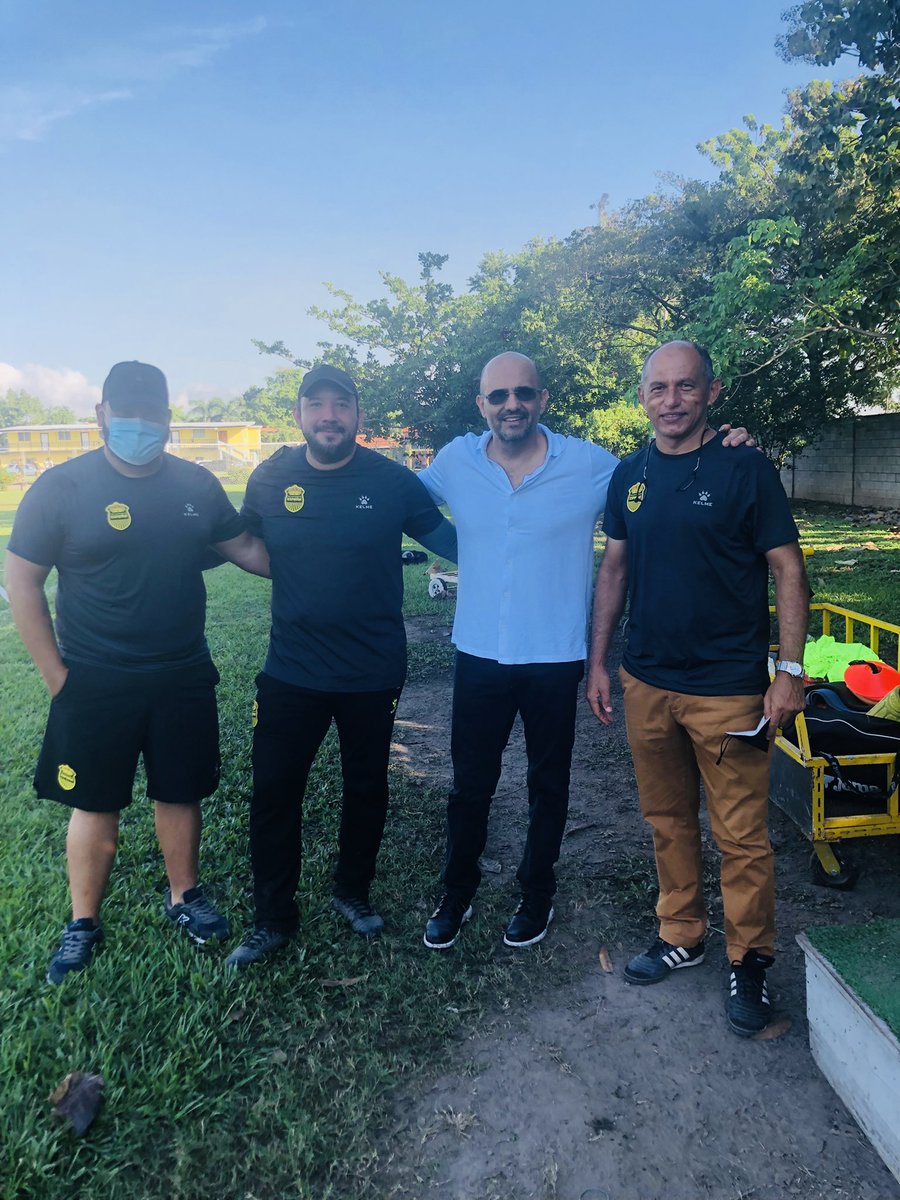 Hoy en entreno de <a href="/rcdespana/">Real Club Deportivo España</a> , compartiendo , ambientazo de cara al partido contra <a href="/MOTAGUAcom/">Fútbol Club Motagua</a>