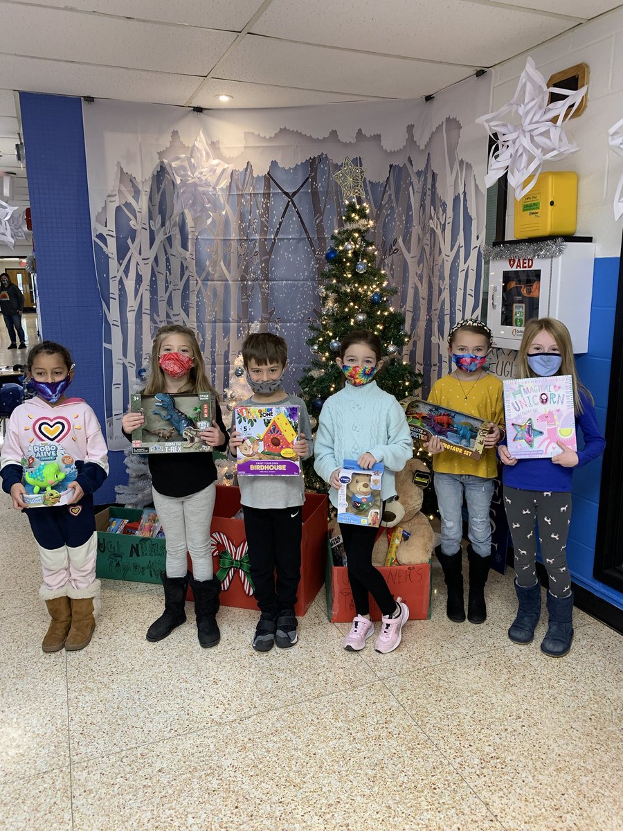 DrMatlosz's tweet photo. The Elf has struck again, this time Mrs. Post’s class; leaving toys for the Nat. Toy Drive. ⁦@daniellepost10⁩ ⁦@Kcomerford22⁩ ⁦@elfontheshelf⁩ ⁦@uglpta⁩ https://t.co/tHFcZkNfYw