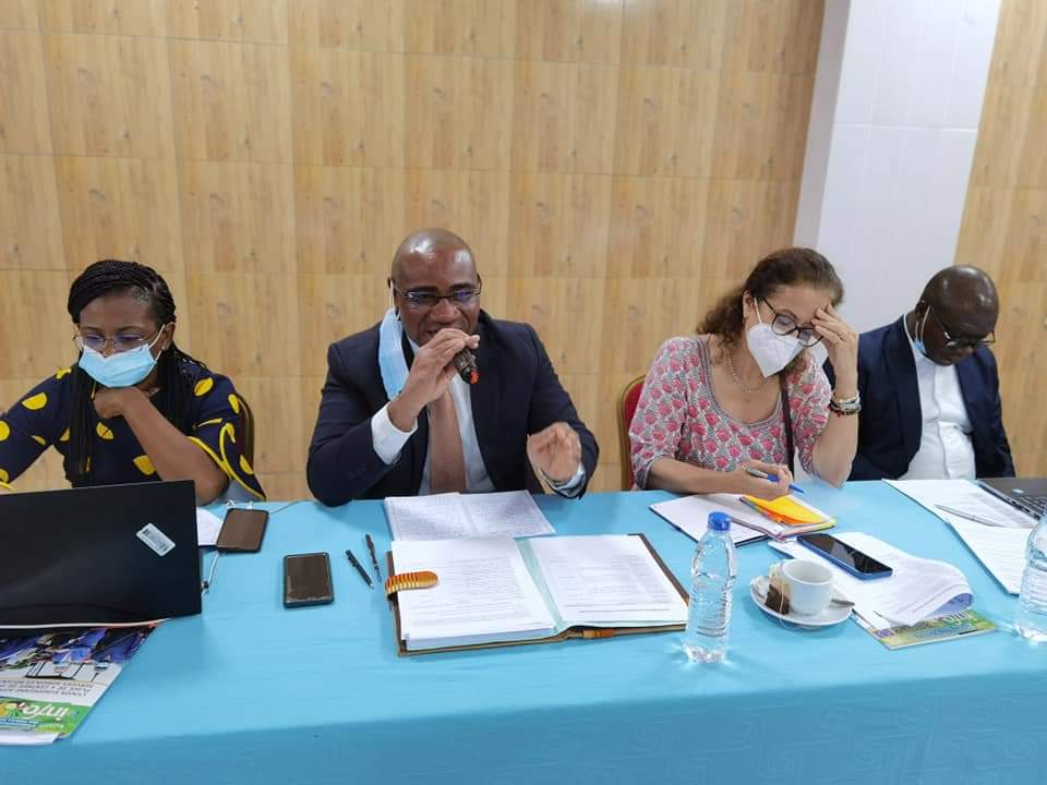CCCCIUE's tweet photo. Dans le cadre de la mise en œuvre du Programme d'appui au Secteur Vivrier en Côte d'Ivoire (PASV-CI) financé par l'Union européenne, s'est tenue le mercredi 08 Décembre 2021, à l'hôtel BELLE COTE, la 6ème réunion du comité de pilotage... https://t.co/3tTA5eiBMr