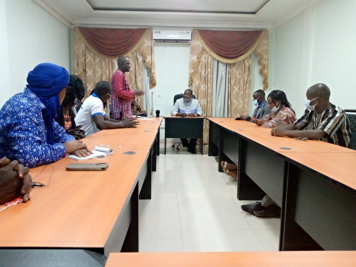 SebWili's tweet photo. Forum Régional des Jeunes sur la paix du Liptako Gourma.
Avec les jeunes du Burkina Faso, du Mali et du Niger nous avons effectué une visite au Ministre d'Etat en charge de la réconciliation nationale , le CNJ et enfin le mémorial Thomas SANKARA. 
#YouthPeace #Oxfam #ADYP https://t.co/TOixwNrnfY