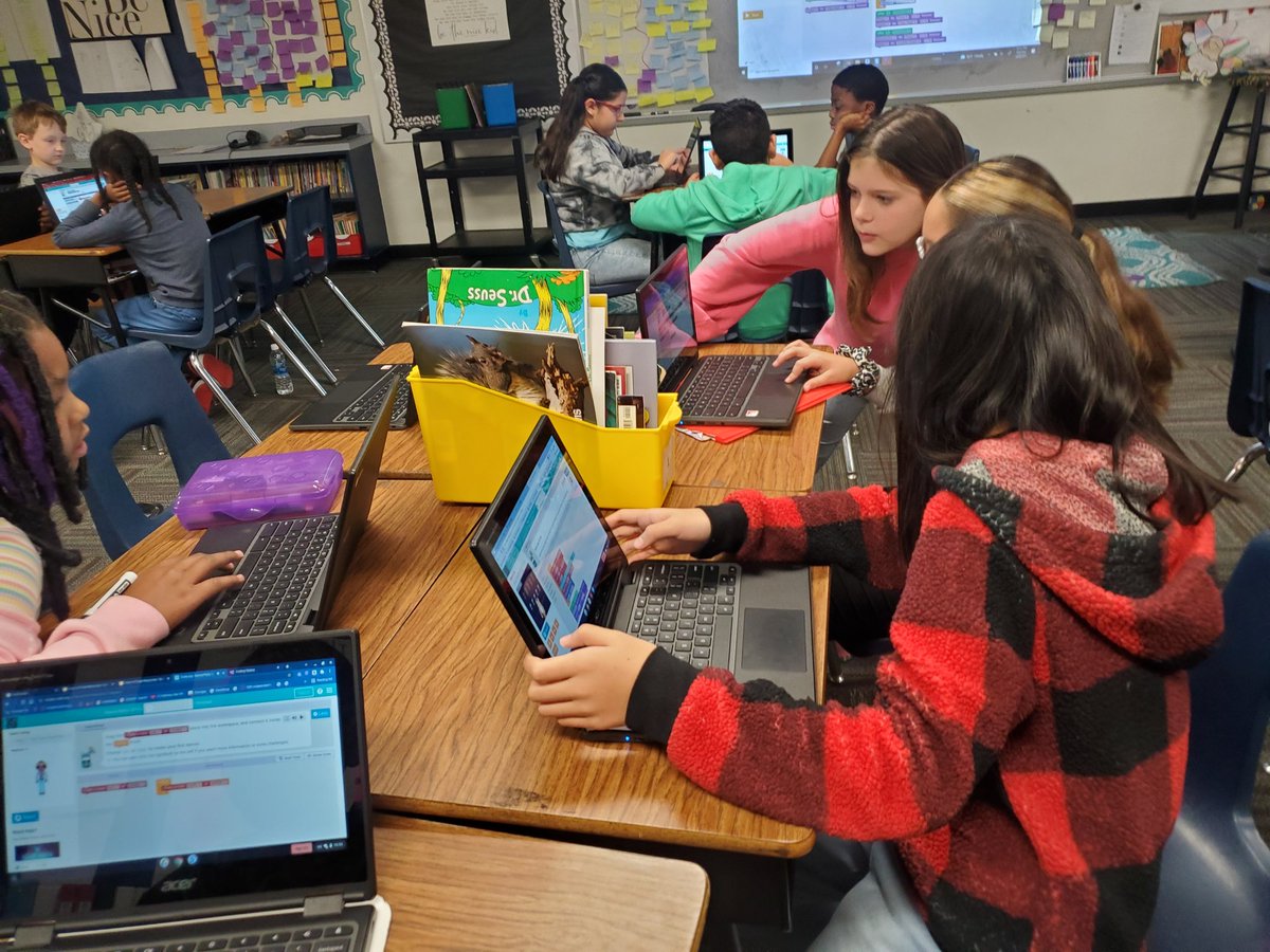 MrsMistyJester's tweet photo. Can you say engagement? Check out these @RochellRangers  students sharing their coding tricks with each other during #hourofcode #risdcodes 👇👇👇👇 https://t.co/J1bWLsYL8D
