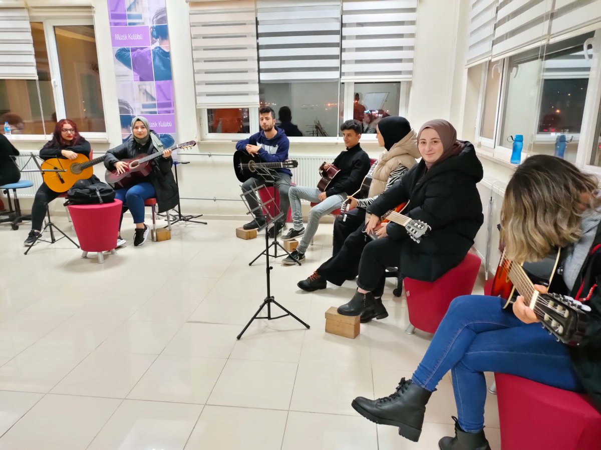GSBVakfikebirGM's tweet photo. Hey genç!
Yeteneğini keşfetmek istiyorsan sen de katıl bu ekibe..😉🎸🎸
#GitarEgitimi
#GenclikMerkezi
#GSBGM https://t.co/q4oLDRKFmS