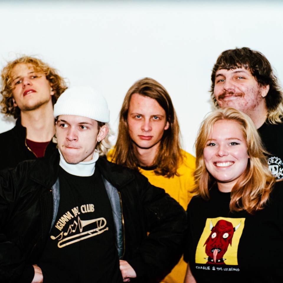 LLUID_nl's tweet photo. Nieuwe muziek (en band-uitbreiding!) van @Popronde-succes Cloudsurfers! Luister hier naar 'Yaggerdang':
https://t.co/FQbsw7SmaQ
#cloudsurfers #yaggerdang https://t.co/Sb1wdJV0DU