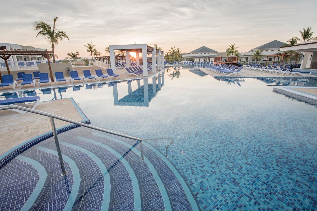 holguintravel17's tweet photo. Déjate llevar por la magia... #IberostarSelection Holguín les espera para juntos vivir un auténtico relax...💆‍♀️💆 https://t.co/XwjGu69A1A