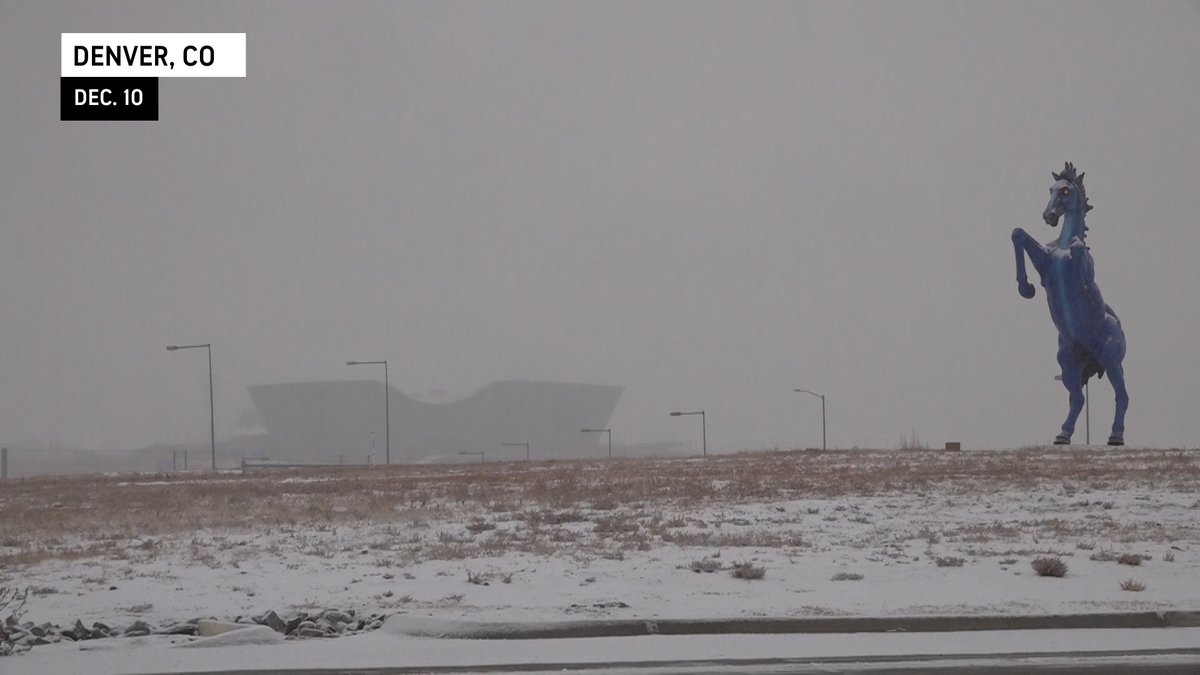I'd have that champagne ready, Denver... #firstOfficialSnow #cowx #denverSnow