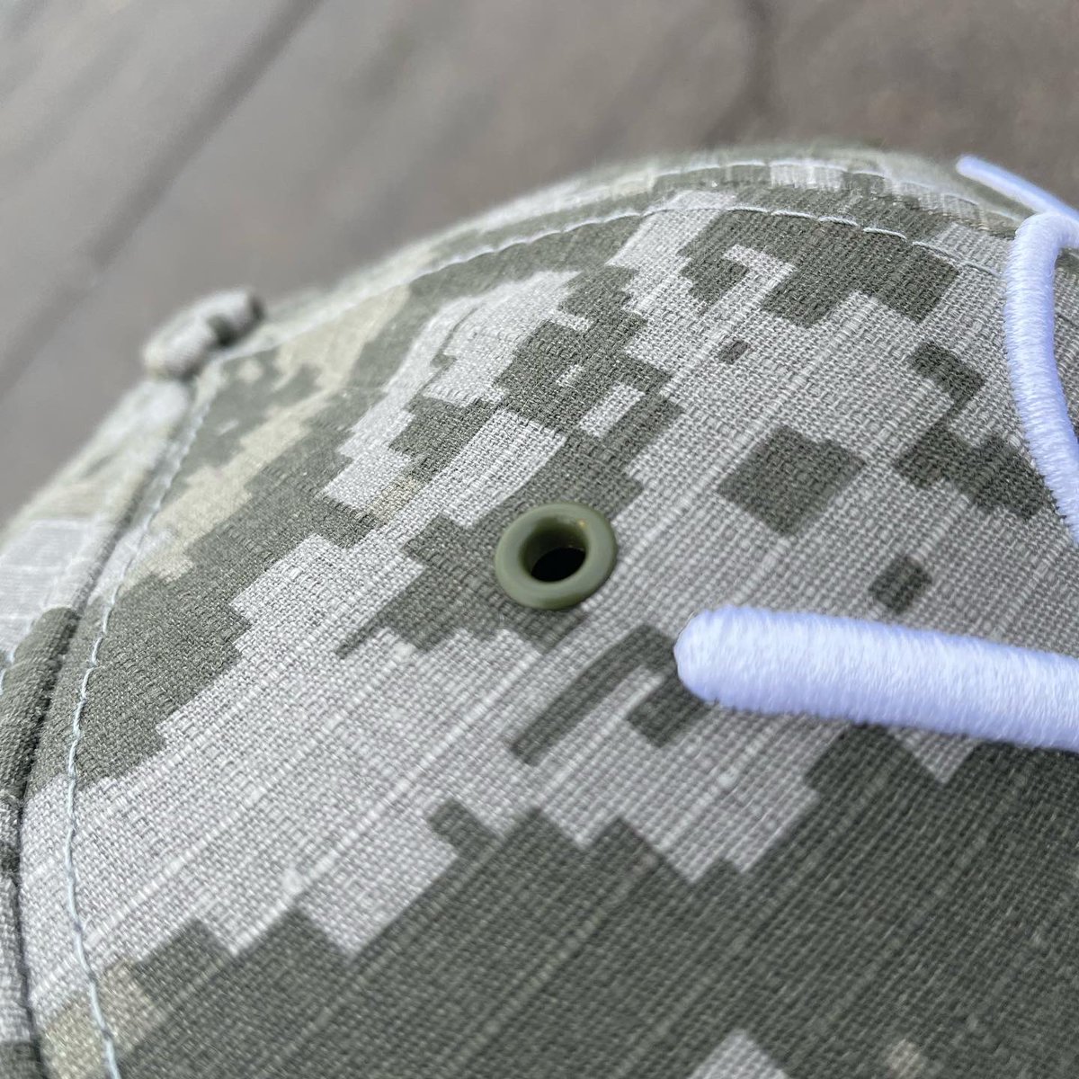 BRKCP_'s tweet photo. Today is a huge #fittedFriday ! First #DionicDay in a bit and the first for his own website! Expect true premium customs like this one! Good luck today and happy hunting people! #HatTwitter #HatHead @DionicBrand https://t.co/rhYrSoQ7if