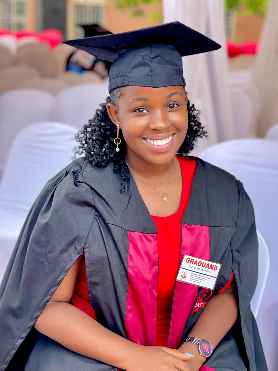 S_Rwakoojo's tweet photo. The Super_Gal in #journalism continue Achieving 🤩
#Congratulations to the beautiful @MethiaLydiaN
#Umcat13thGraduation https://t.co/i0hBwn555w