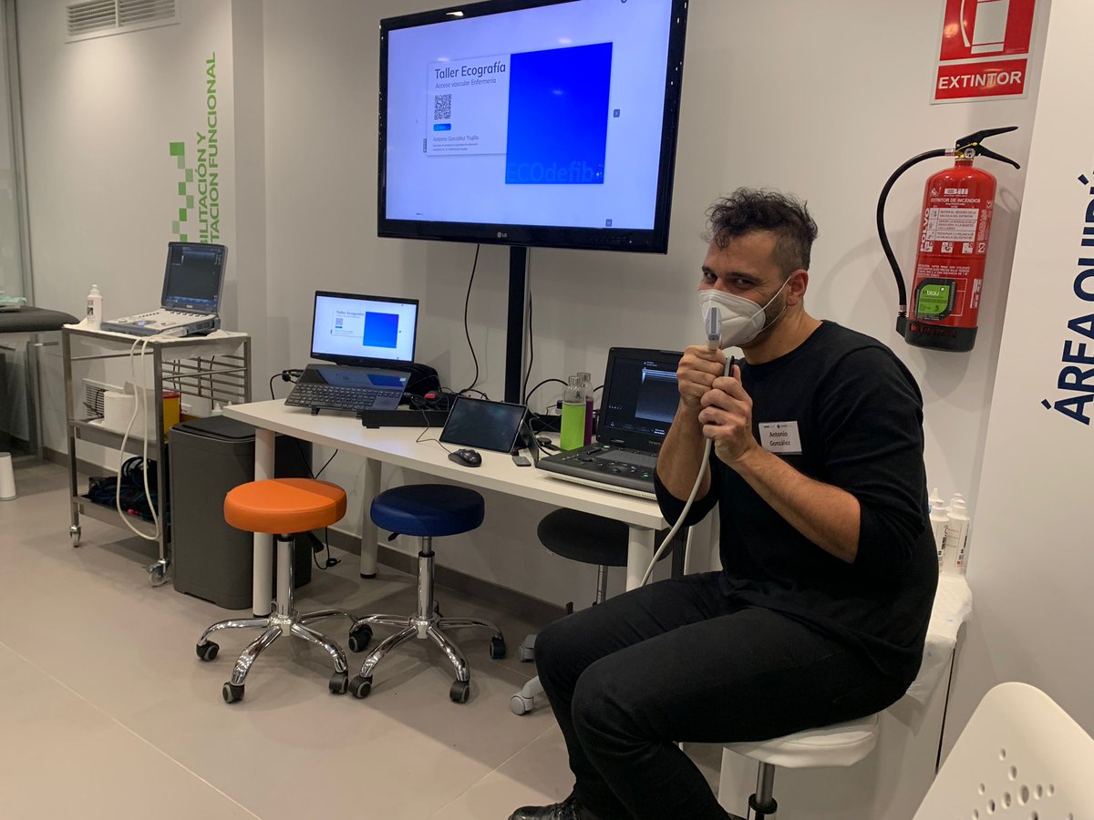 cidefib's tweet photo. Repasando el #sindromecoronario agudo y otras patologías cardíacas con @nmcuellar1 ... ¡Que nos roba el ♥️!
Y aprendiendo de lo ecogénico y sus matices en la #puncionvenosa #ecoguiada con @antoniopizarra https://t.co/muccJXJnUa
