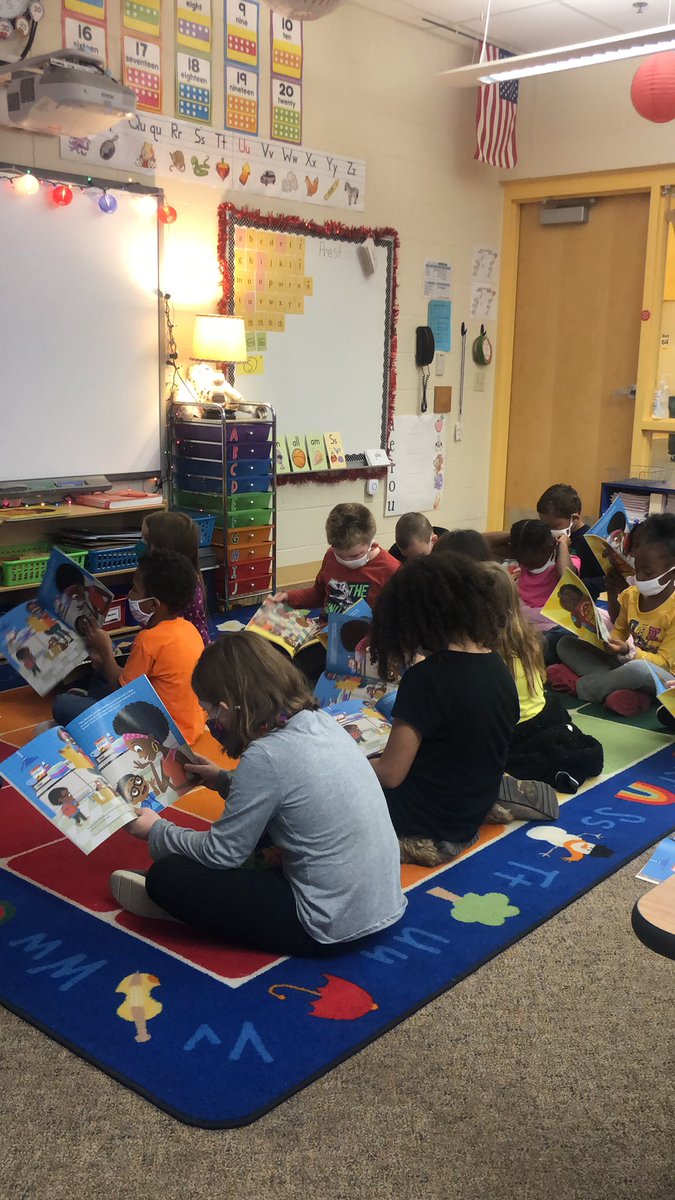 Team Klenda is reading their free book for December, “my favorite book in the whole wide world”. #1team1hartAHL #ReadyToRead