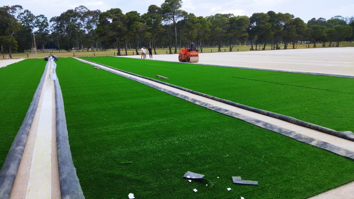 <a href="/BiguaRC/">Biguá Rugby Club</a> getting its synthetic field hockey turf. A great moment! Congratulations to all who worked so hard to get here!! 
 #proudtobebiguense #EnEquipoSePuedeMás