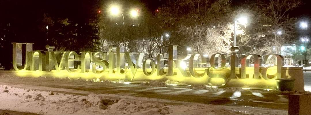 Today is Human Rights Day, and @UofRegina sign shines in yellow to highlight this day 🙏🏼💛
Through @amnesty International @iwrite4justice, human rights defenders around the world get together to write letters supporting others whose human rights are in risk  #w4r21 #Write4Rights