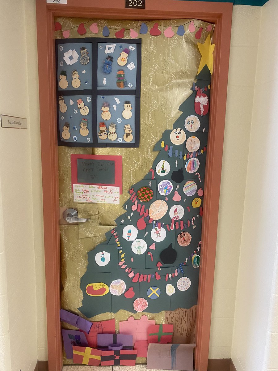 Door Decorating Contest <a href="/RidgewoodPS/">RidgewoodPS</a> and my 3/4’s are so proud of their efforts!! Teamwork at its finest 👌 #tldsblearns