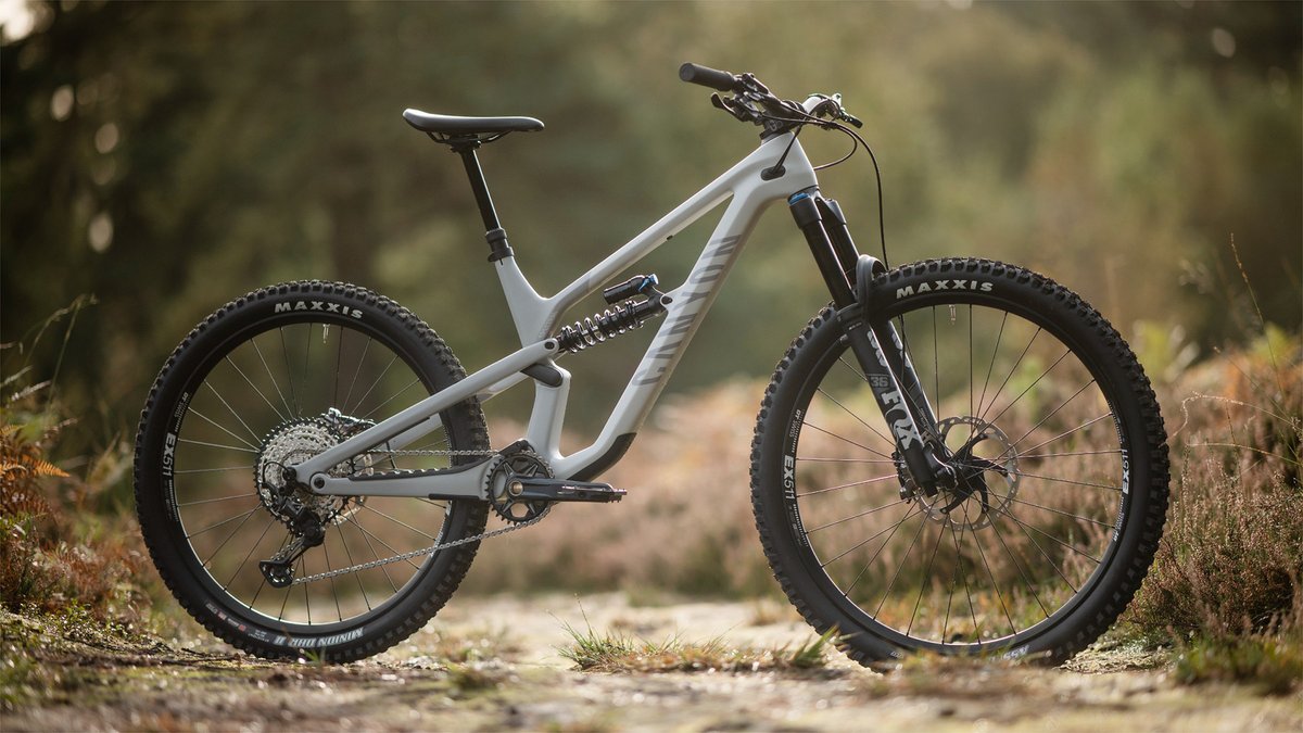 canyon_bikes's tweet photo. What was your favorite launch of 2021?
Spectral, Lux, Grizl or Ultimate – choose wisely!

📸Rupert Fowler, Markus Greber, Tal Vardi &amp; Tino Pohlmann https://t.co/M0vq1Nl5ee