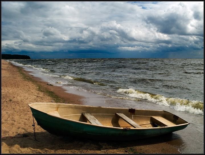 Лодки белого моря. Рыбацкая лодка. Финский залив лодки. Старая лодка. Старая Рыбацкая лодка.