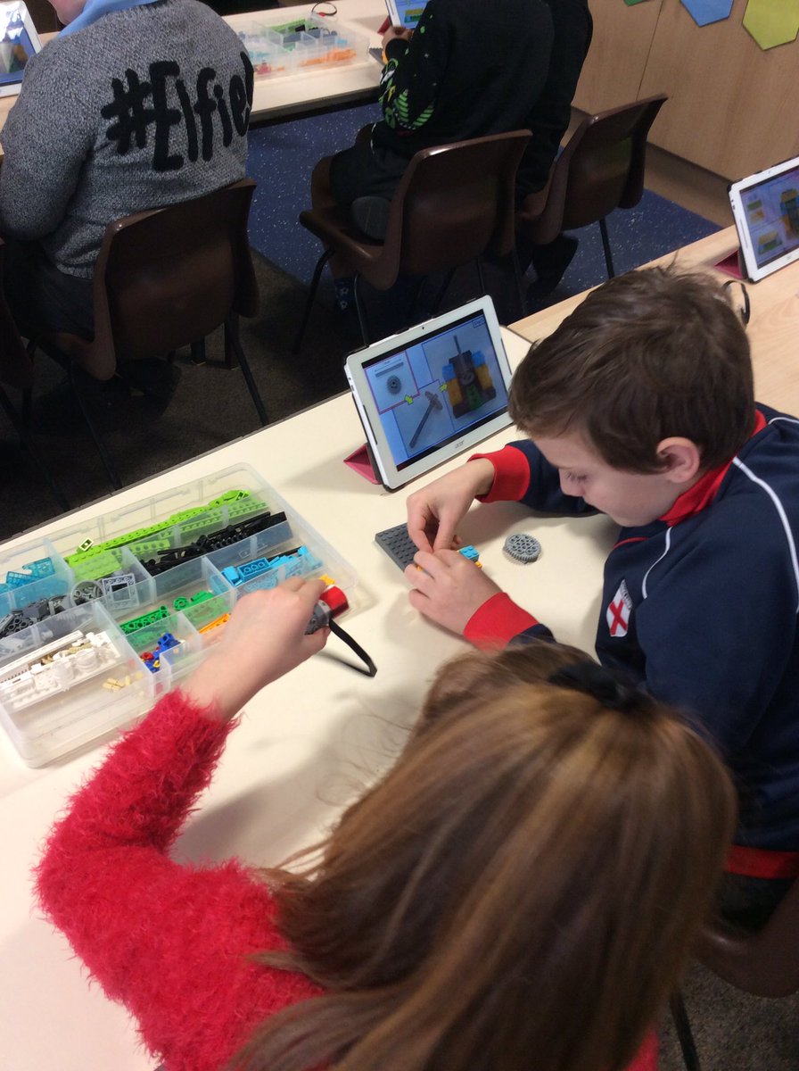 StBernadettesrc's tweet photo. Year 4 were amazing in the Lego workshop today. We learnt all about engineering. We learnt how to build, fix and invent things! #stbernadettesyear4 @Legoworkshops #juniorstem https://t.co/JM45ztXCmp