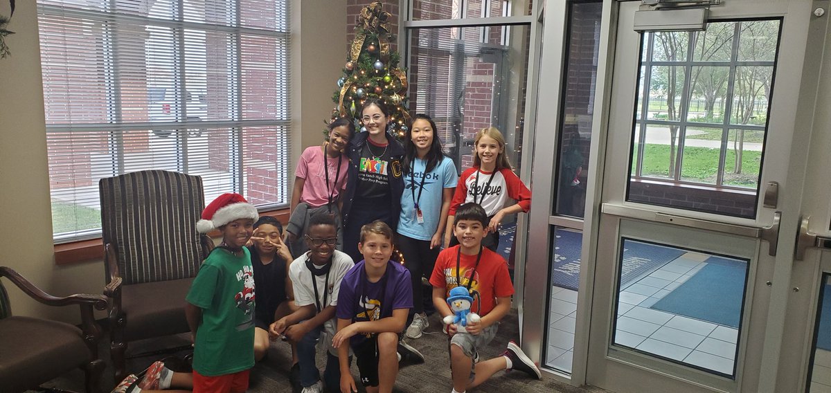 Denise_Carroll7's tweet photo. I love having our Cy Ranch  future teachers in our classrooms. Thank you Pham https://t.co/qNXTT0p9fI