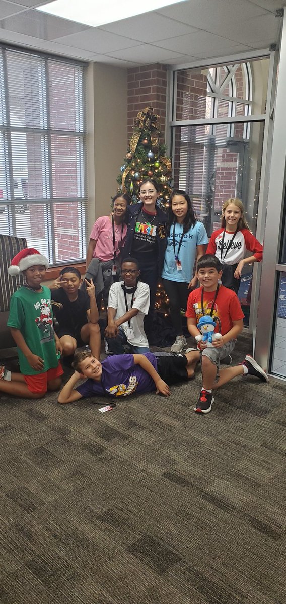 Denise_Carroll7's tweet photo. I love having our Cy Ranch  future teachers in our classrooms. Thank you Pham https://t.co/qNXTT0p9fI