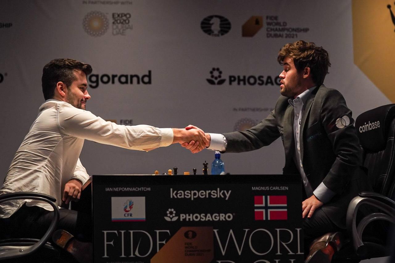 O Campeonato Mundial de Xadrez Blitz da FIDE irá acontecer de 29 a 30 de  dezembro de 2021 em Varsóvia, Polônia. O torneio será no formato suíço em  21