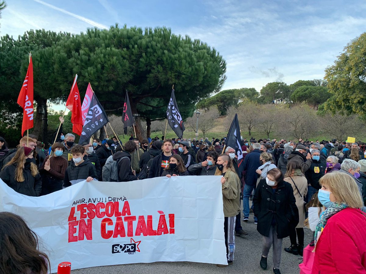 🔴 Comença la manifestació a #Canet per respondre a la imposició del 25% a l’escola Turó del Drac. 

No permetrem que un tribunal des de Madrid decideixi com ha de ser la nostra educació. 

No permetrem que ens prenguin la nostra escola. Desobeïm! ✊🏽