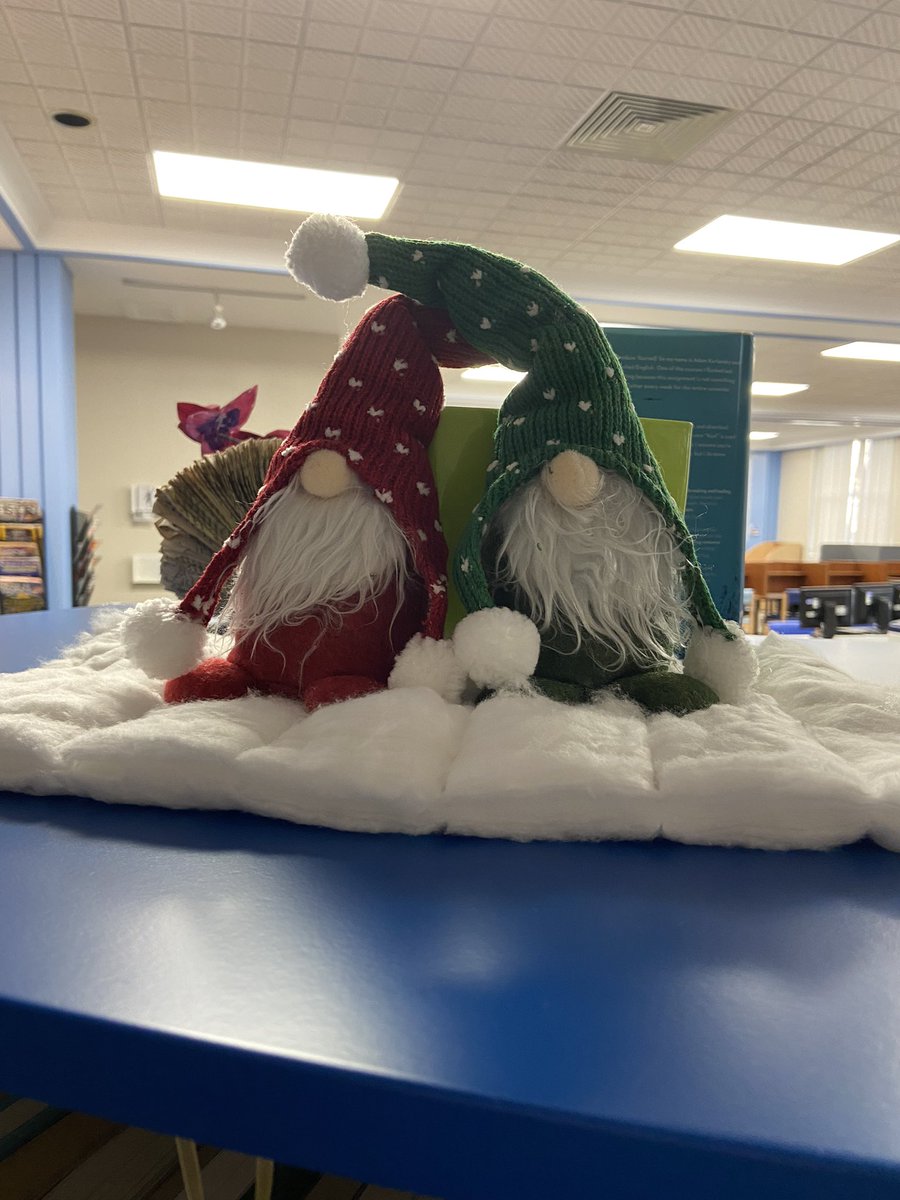 The library keeps on getting more and more festive as our elves work tirelessly to perfect their displays and our holiday reads are flying off the shelves. #schoollibrarylife