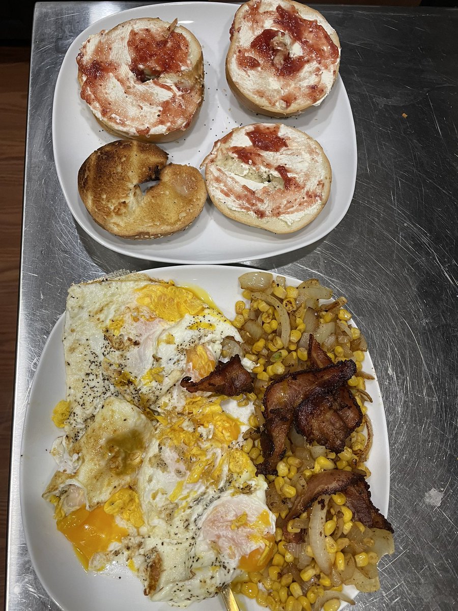 danielZnyiri tweet media