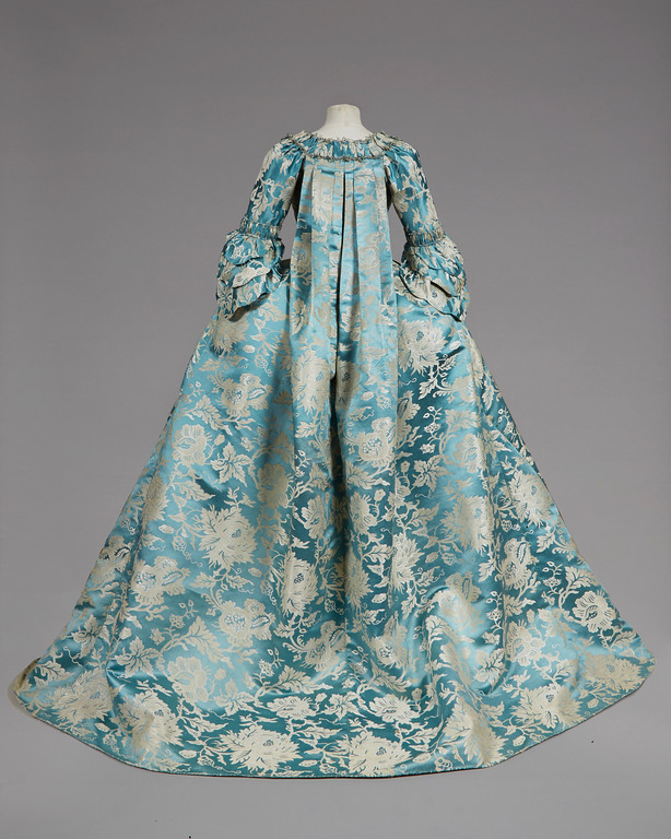 #FridayNightFrills Rear view of a stunning 18th Century Court dress, Robe à la Française of Chinese cerulean blue silk woven with a large-scale white and platinum floral, 1750-1770 via Whitaker Auctions