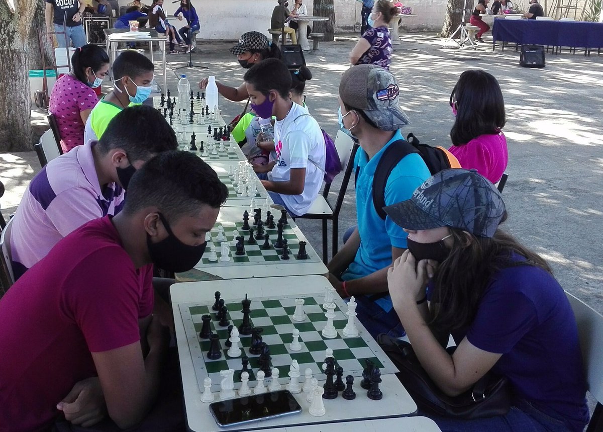 Ajedrez Universitario en la UNEY rinde tributo al arbitro Internacional "Jesús Salazar" con torneo en su honor 
.<a href="/fva_ajedrez/">FVA (Federación Venezolana de Ajedrez)</a> 
.<a href="/JohannAlvarez8/">Johann Álvarez Márquez</a> 
.<a href="/arbolve/">ArbolVe</a> 
.<a href="/MedozaWullian/">Wullian Mendoza</a> 
.<a href="/FUNDEYARACUY/">FUNDEY</a>